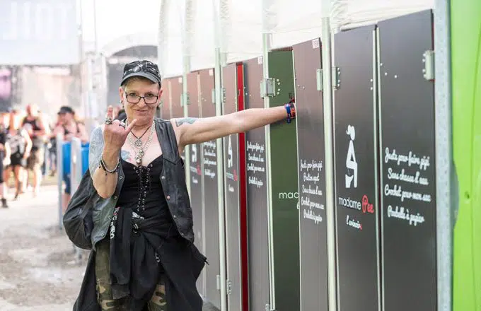 Ces festivals ont installé des urinoirEs féminines